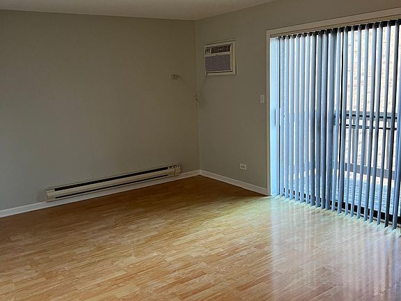 3rd image of 1344 N Geneva Dr Unit 2B