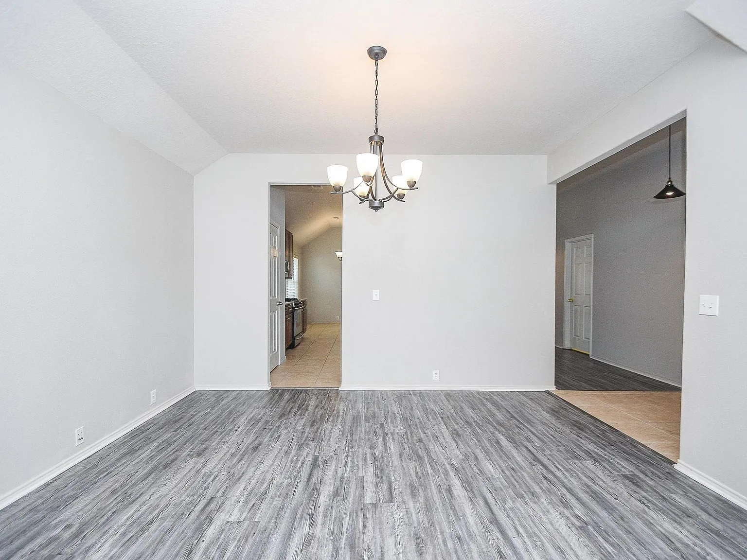 3 bed, 2.0 bath, 1961 sqft, $2,250 — Photo 3