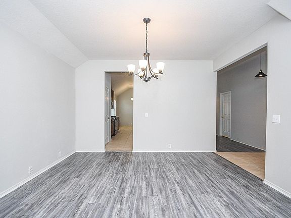 3rd image of 30406 Mesa Valley Dr