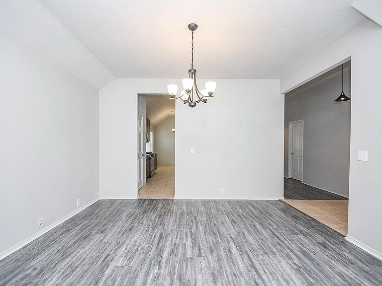 30406 Mesa Valley Dr — Photo 3