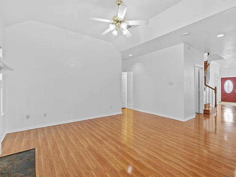 2106 Hawks Rd — Photo 6