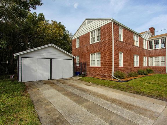 Detached garage