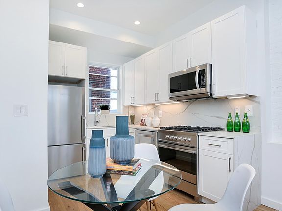 2nd image of 171 Greenwich Ave Unit 3A