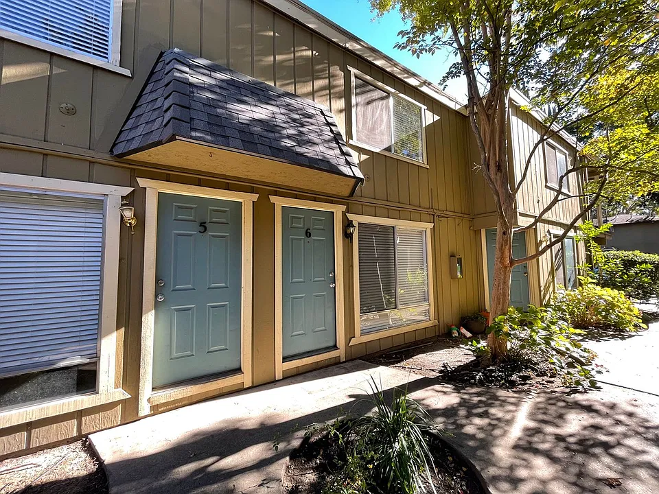 2708 C St #10