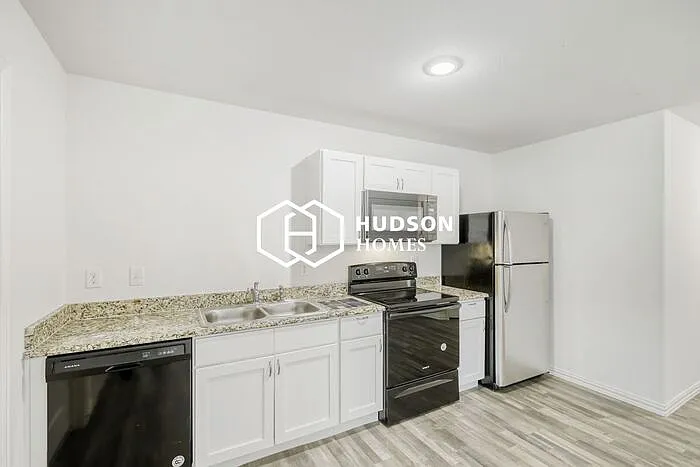 410 S 12th St #101 — Photo 5