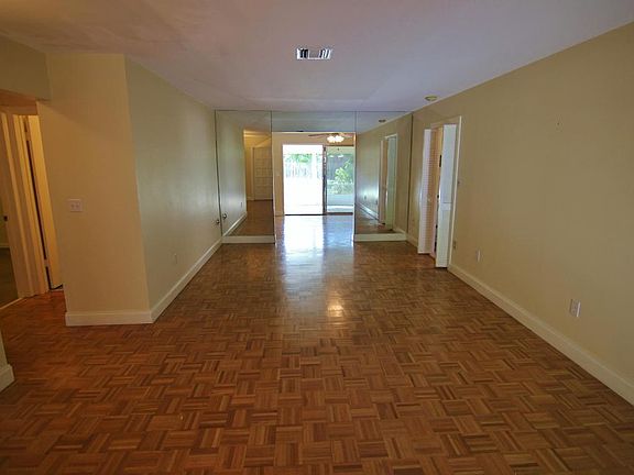 4th image of 217 N Palmway