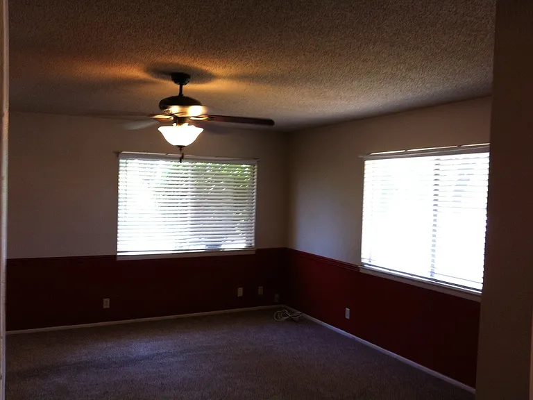 105 Olive St — Photo 2
