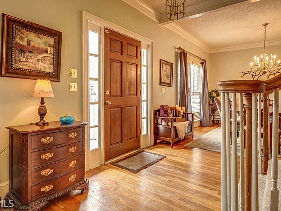 3rd image of 606 Clubland Cir SE