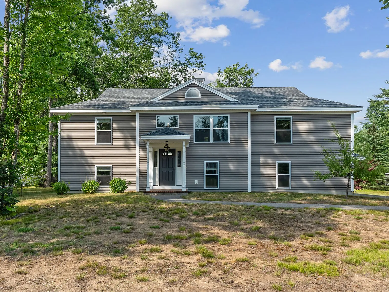 3 bed, 2.5 bath, 2422 sqft, $3,800 — Photo 2