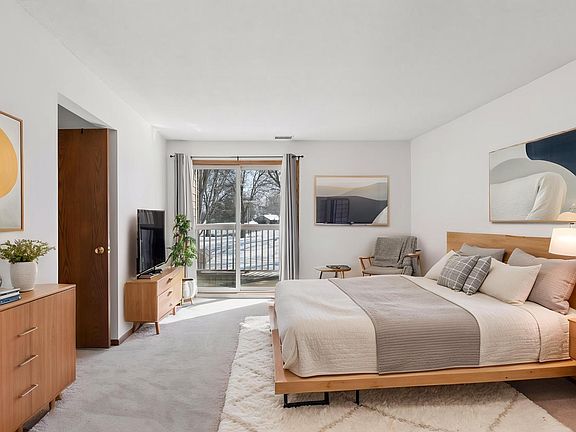 5th image of 3801 W 98th St APT 107