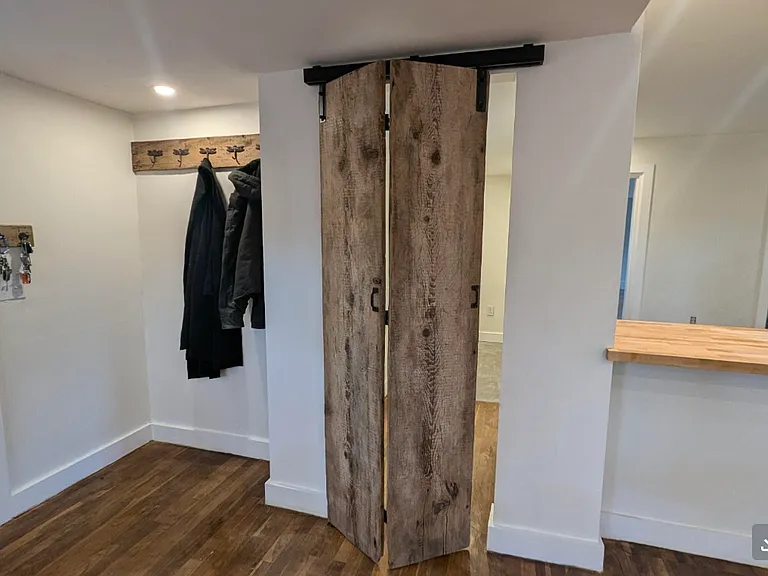 Entryway / mudroom area