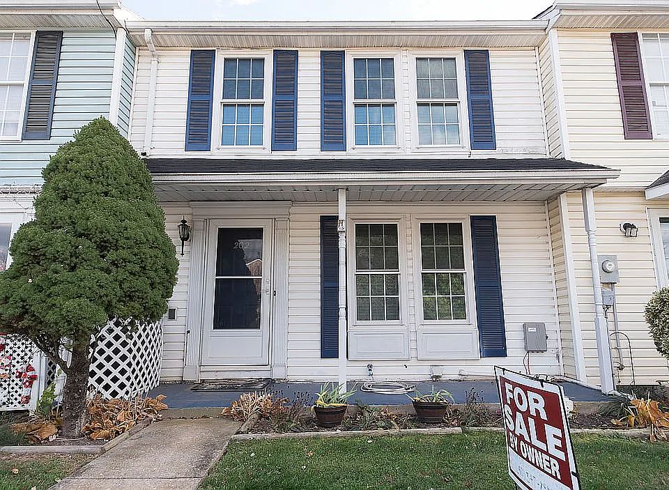 1st image of 202 Lily Ct