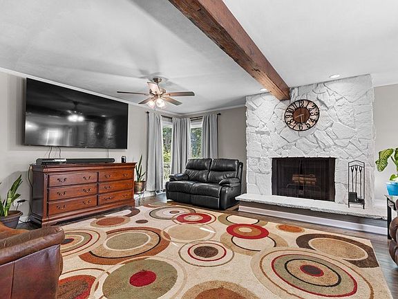5th image of 2513 White Oaks Dr