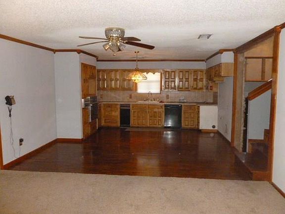 2nd image of 22 Canyon Creek Dr