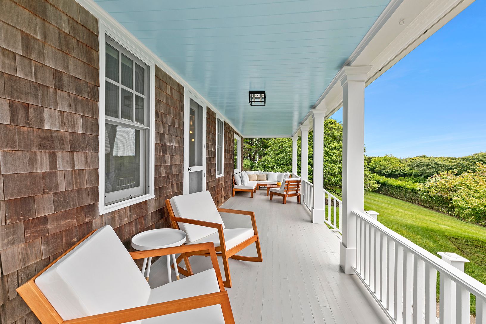  Front Porch On Bluff Road