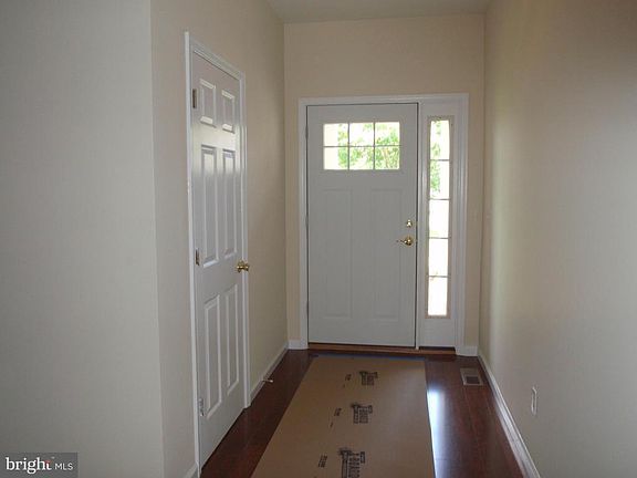 5th image of 15 Ennis Ln
