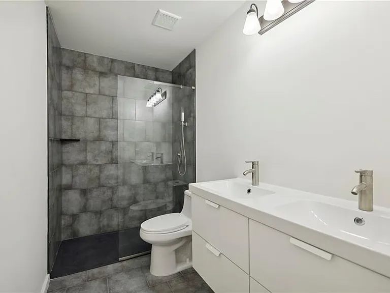 698 Garibaldi St SW — Photo 15