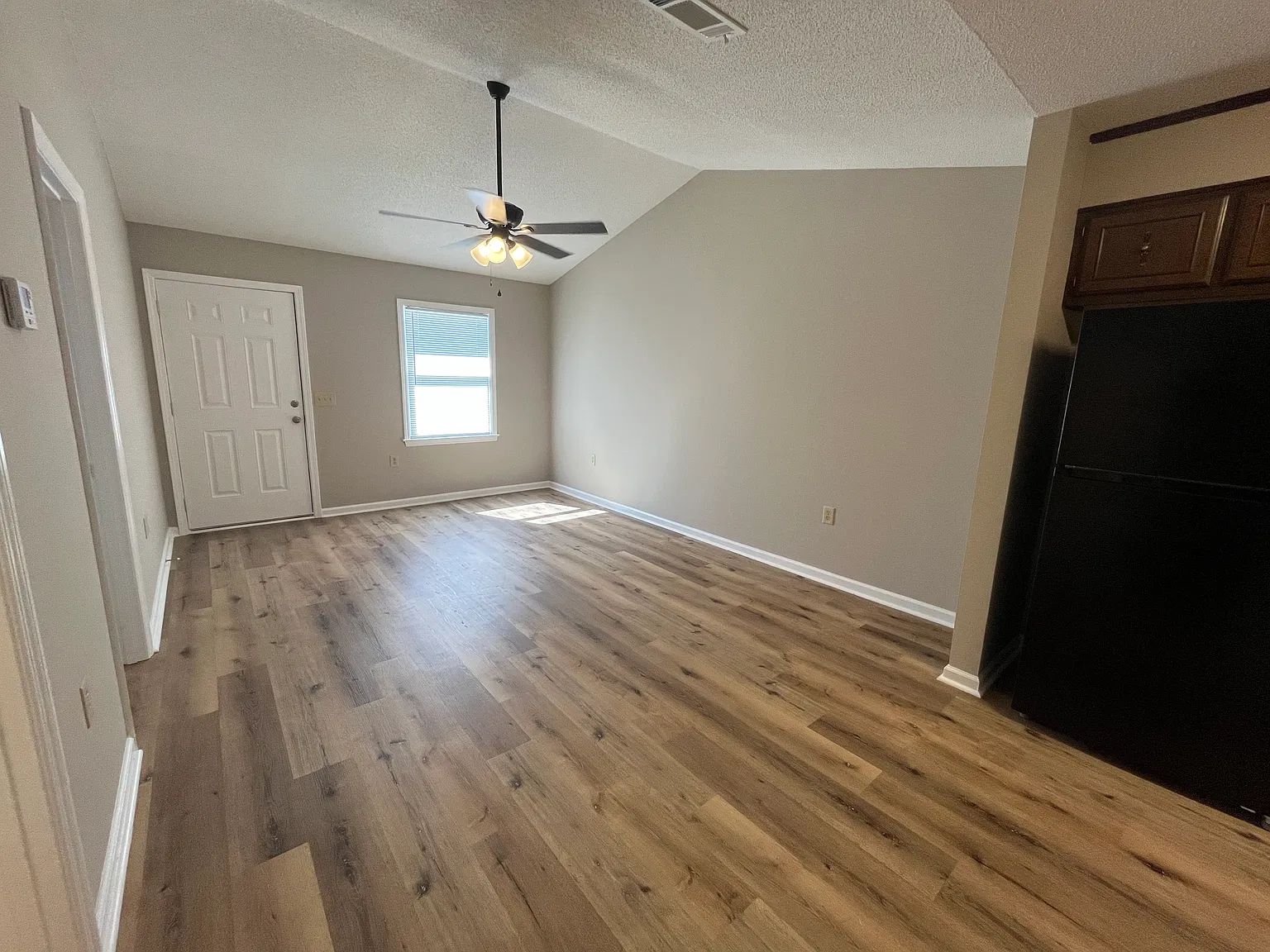 2 bed, 725 sqft, $1,100 — Photo 3