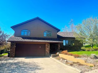 721 Valley View Ave, Chandler, MN 56122