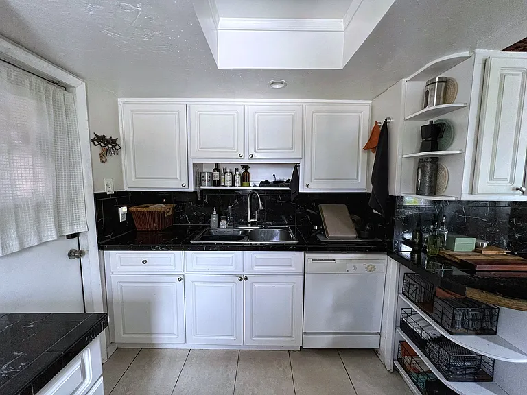 2040 NE 183rd St — Photo 17