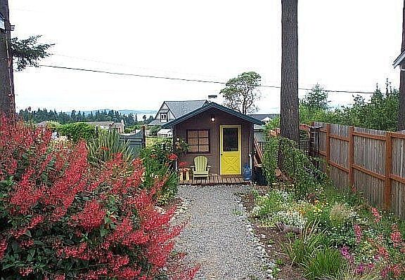 Path to shed from house - N
