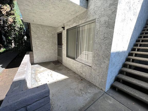 3rd image of 121 E Live Oak St #B