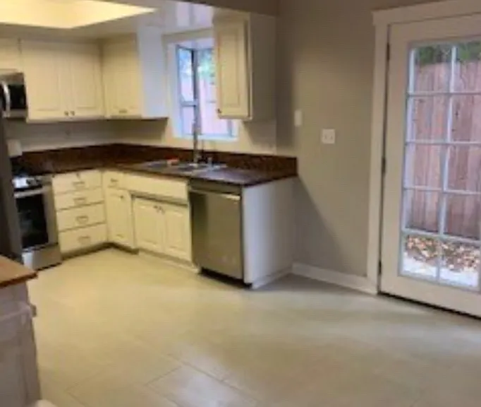422 N Marengo Ave #3 — Photo 4