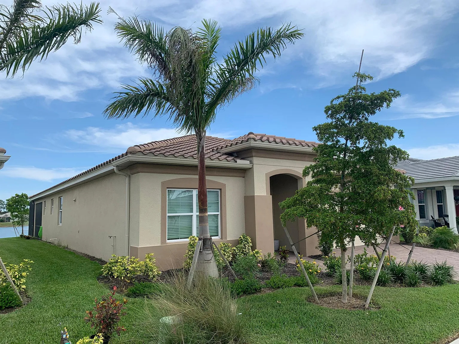 3 bed, 2381 sqft, $3,300 — Photo 2