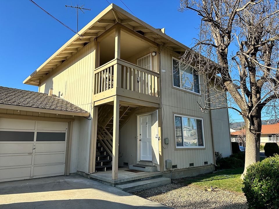 Ground floor unit with 1 car attached garage