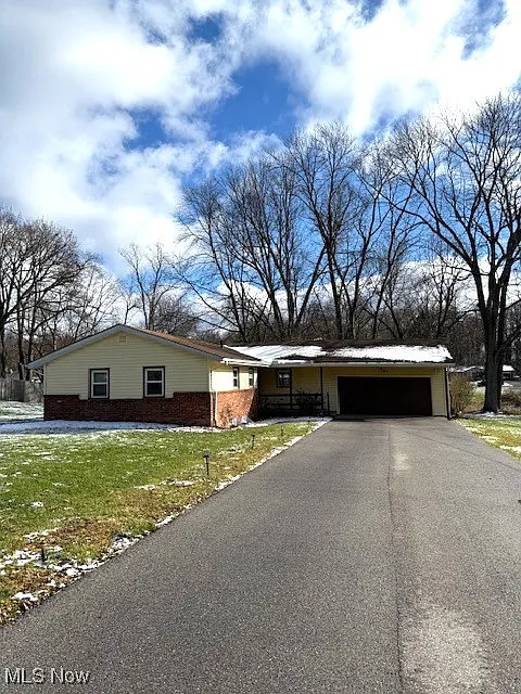 1161 Magdalyn Dr photo 1