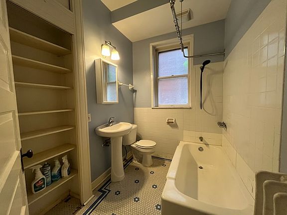 4th image of 4175 Botanical Ave
