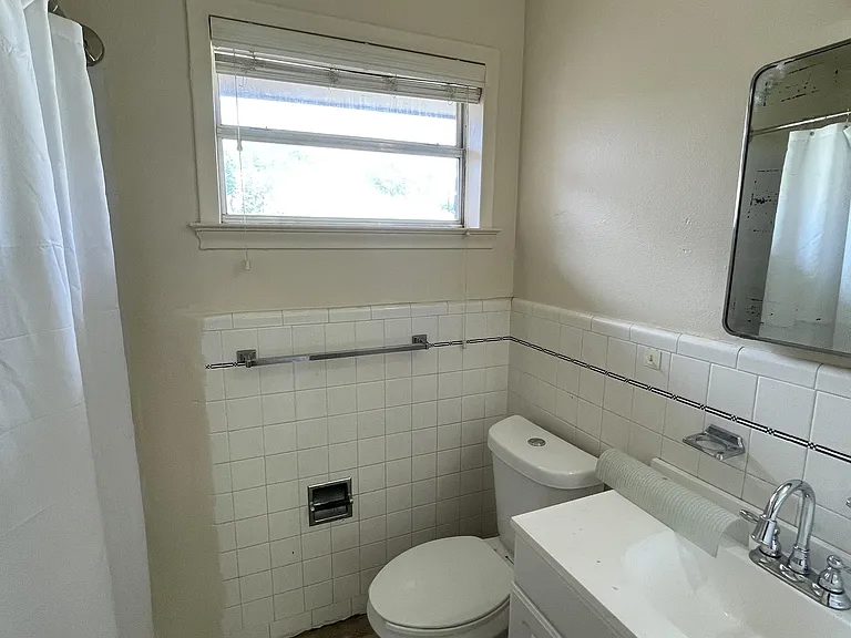 1402 Linden Dr — Photo 12