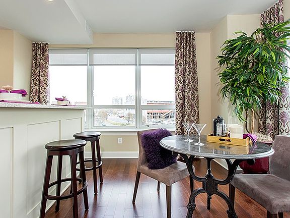 4th image of 248 N Columbus Blvd #1017