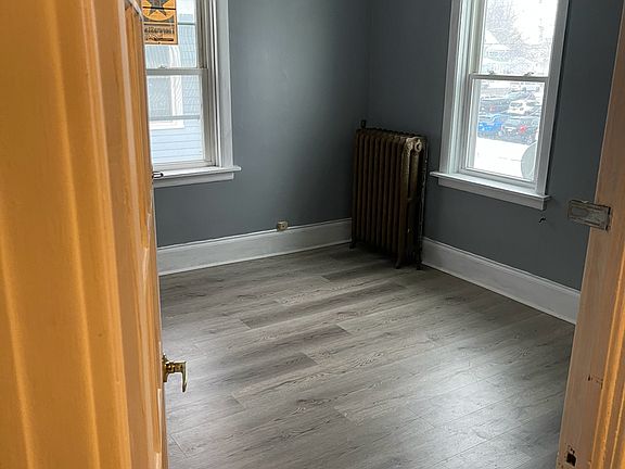 3rd image of 31 Greenbush St Suite 1