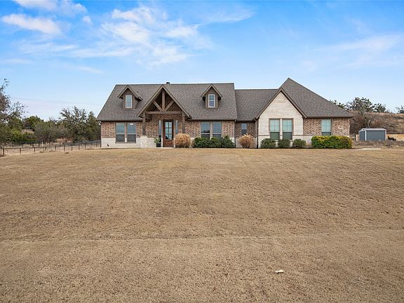 3rd image of 916 Silver Leaf Dr