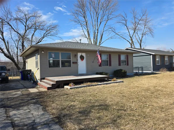 456 Mayberry Dr NW, Cedar Rapids, IA 52405