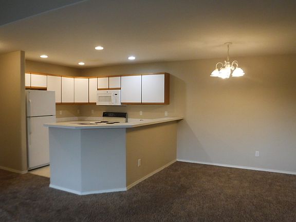 3rd image of 2059 SW Canyon Dr #2063