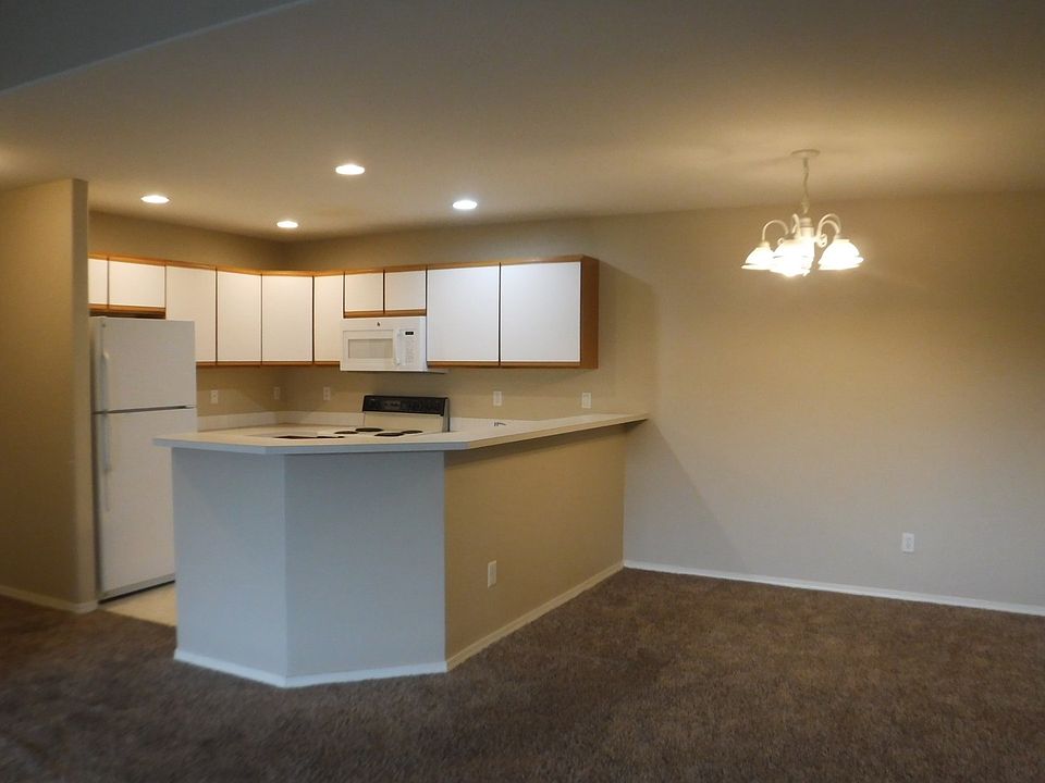 1st image of 2063 SW Canyon Dr #0