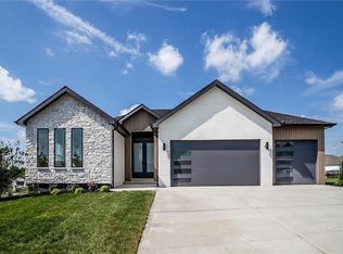 2701 NE Wheatley Dr, Blue Springs, MO 64029