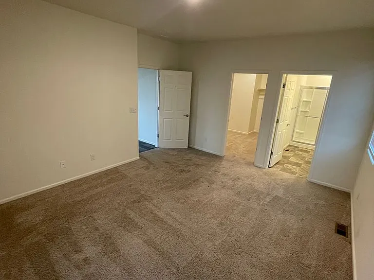 1576 Clarendon Dr — Photo 13