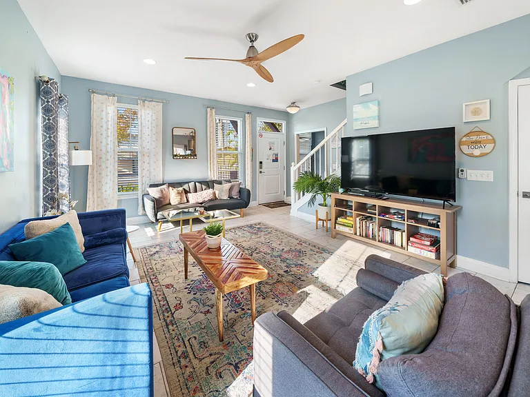 6104 Beach Dr — Photo 7