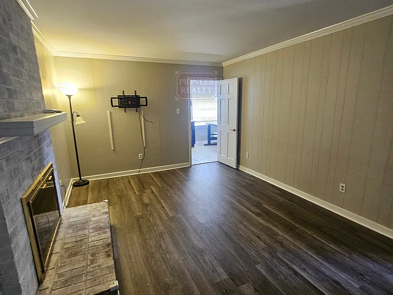 5305 Hill Dr — Photo 13