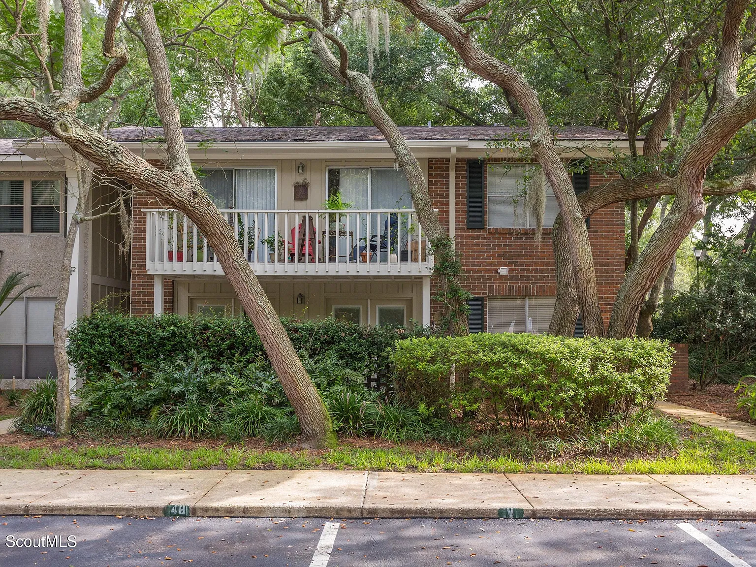 3 bed, 2.0 bath, 1040 sqft, $3,200 — Photo 1