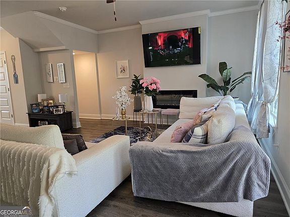 3rd image of 556 Amarante Cir