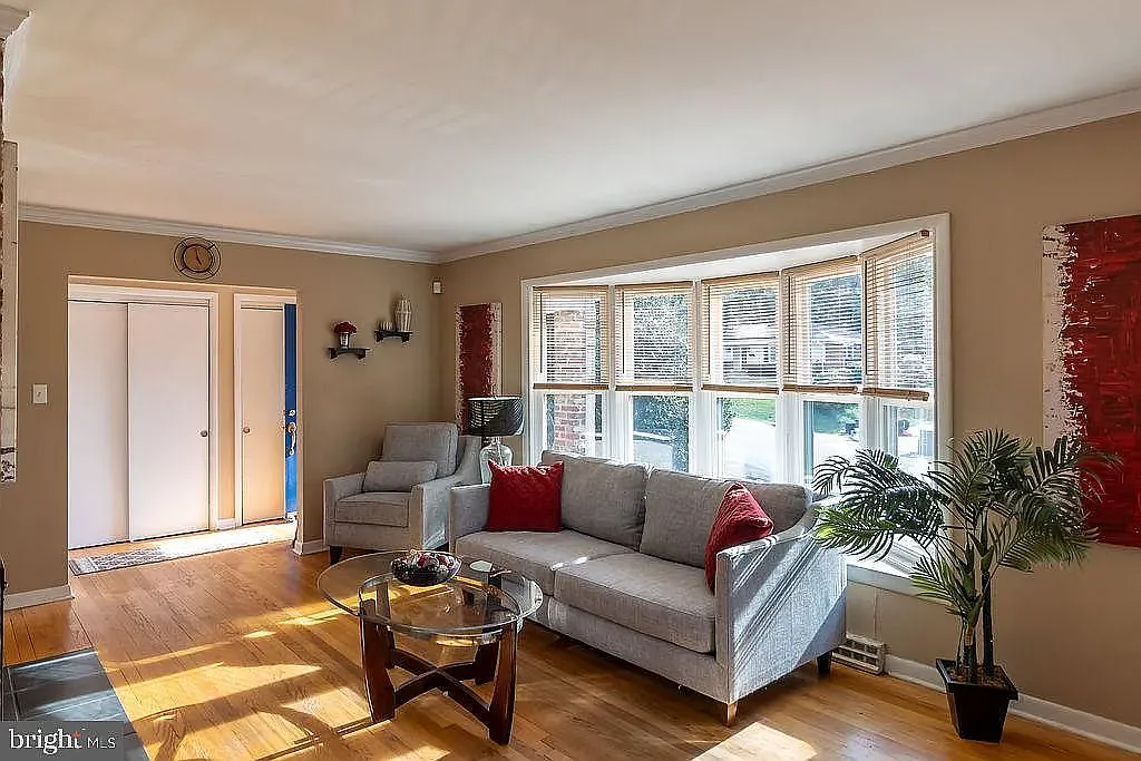 8212 Clay Dr — Photo 3