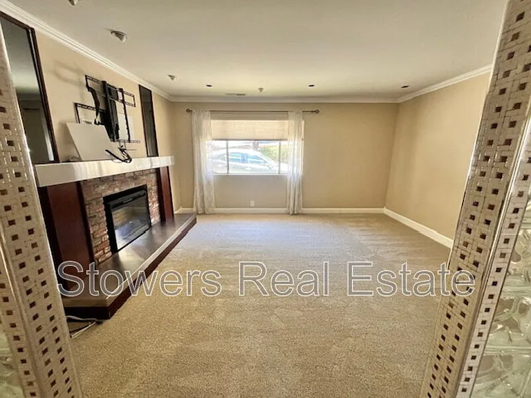 221 Green St — Photo 2