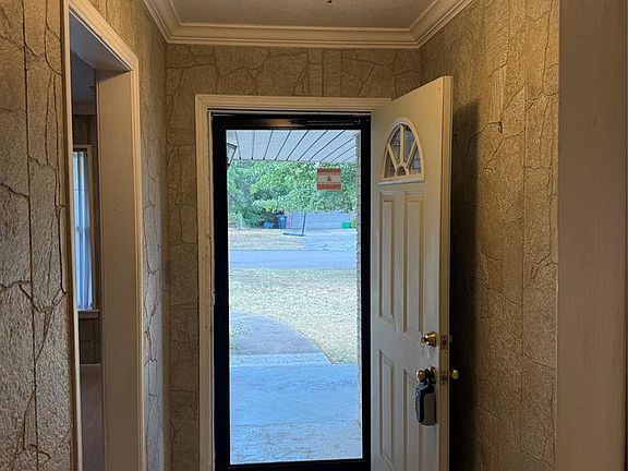 4th image of 1205 Charles Dr