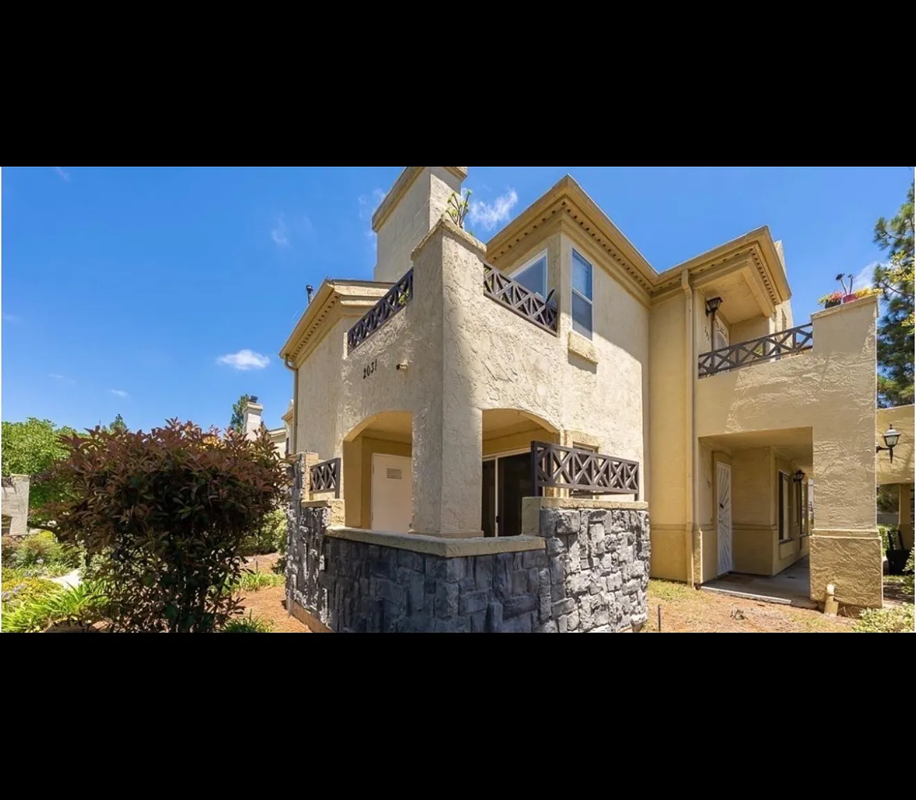 3 bed, 1200 sqft, $3,295 — Photo 2
