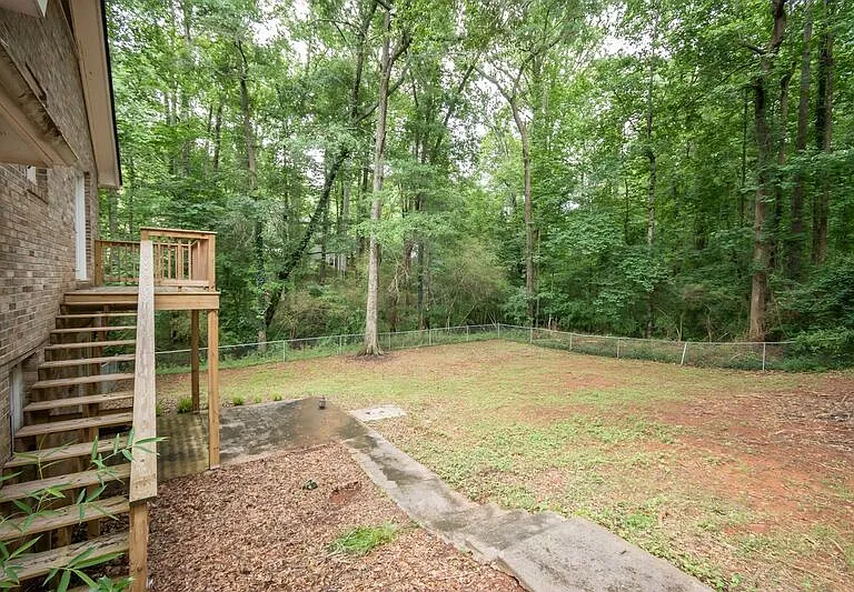 281 Rhodes Dr — Photo 36