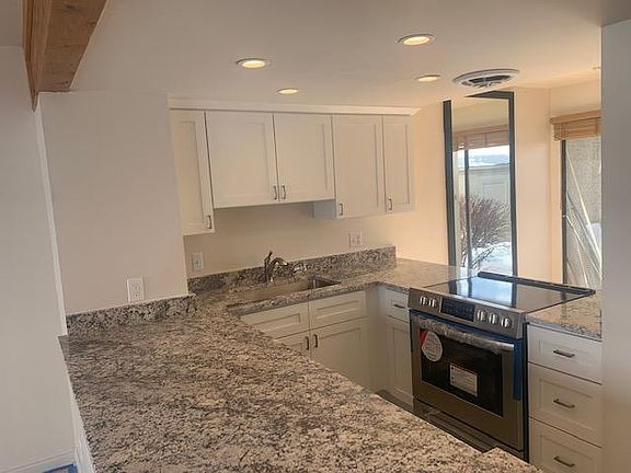 4th image of 30 Bancroft Ct #30